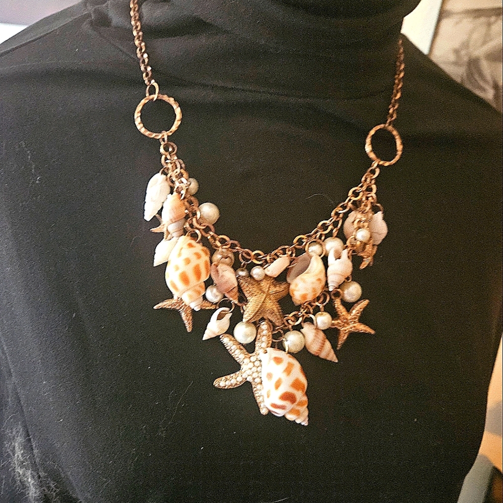 Elegant Gold and Cream Shell Necklace